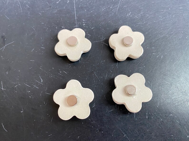 Ceramic flower magnets in tin white daisy flower magnets handmade ceramic magnet set in square tin, daisy fridge magnets, stocking stuffer image 8
