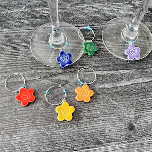 Flower wine charms- handmade ceramic wine charms- rainbow daisy flower wine markers- wine glass charms- gift for wine lover, gift for mom