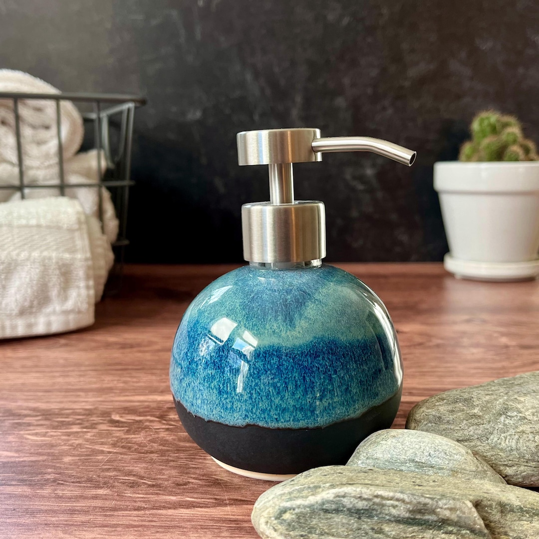 Liquid soap dispenser or lotion pump