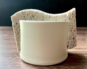 Ceramiczny uchwyt na gąbkę: satynowo-biała glazura
