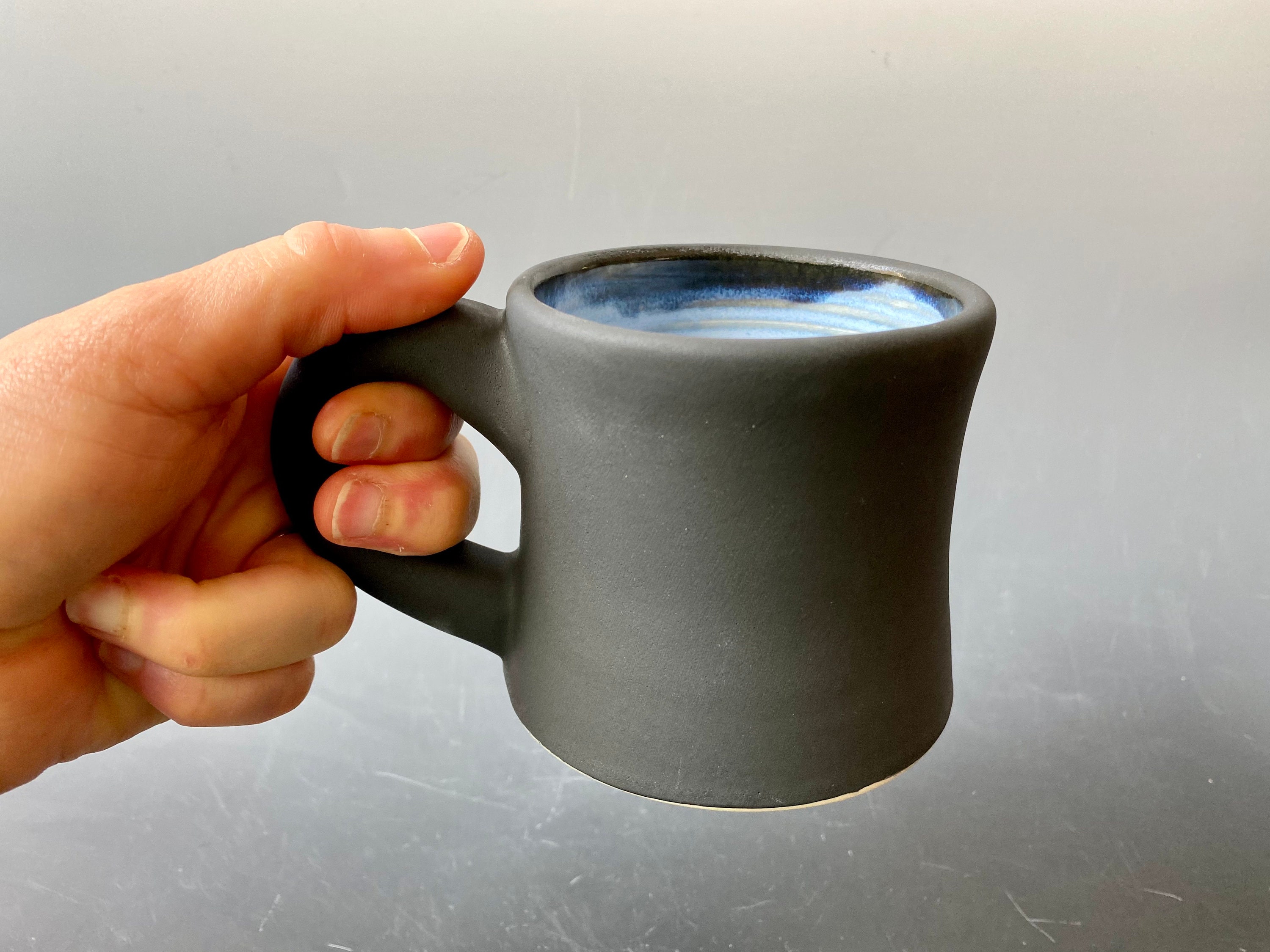 Petite Tasse en Céramique | 8 Oz - Jetée à La Roue, Poterie Faite Main, Glaçure Mate, Noir Mat et Bl