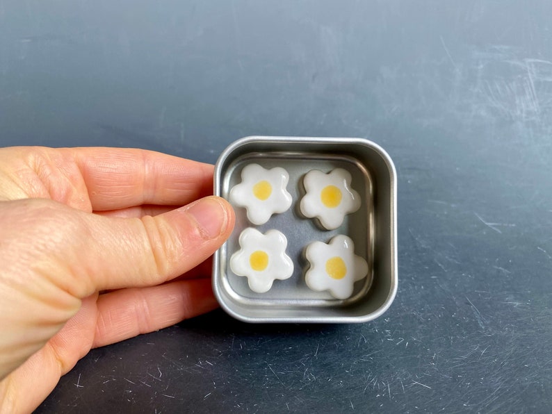 Ceramic flower magnets in tin white daisy flower magnets handmade ceramic magnet set in square tin, daisy fridge magnets, stocking stuffer image 1