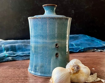 Ceramic garlic keeper jar- blue garlic jar- garlic storage jar- handmade ceramic gift for foodie- blue kitchen decor, garlic lover gift