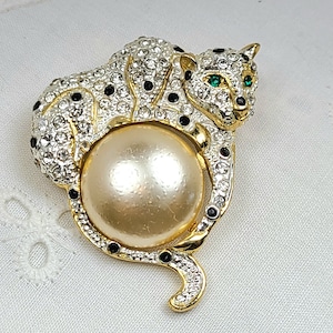 Vintage Rhinestone Leopard Brooch with Large Faux Pearl, Big Cat Cheetah Pin Costume Jewelry