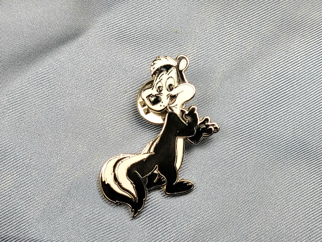 Vintage Pepé Le Pew Pin, 1993 WB Skunk Cartoon Character 1.5 Costume ...