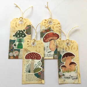 Tags Champignon, champignon vénéneux fait main Étiquettes-cadeaux assemblées, cartes de style vintage, étiquettes cadeaux bois, étiquettes de journaux éphémères, lot de 4