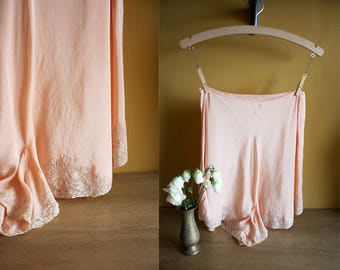 1930s Silk Tap Pants / 30s Peach Knickers / Silk Panties / Lace Applique / 1940s French Knickers / Size Small / S M