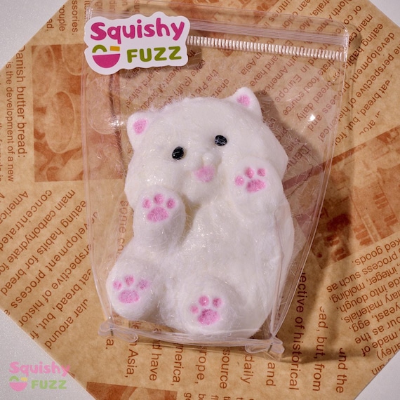 捕らわれたシロクマのタバスクイーズ、ピンクの足と耳付き、手作りの