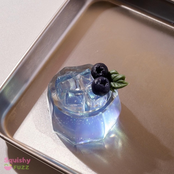 ブルーキュラソーソーダアイスドリンク タバスクイーズ - ブルーベリー