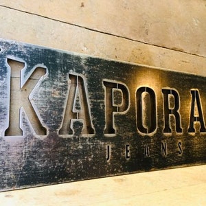 PLACA DE PARED Kaporal Jeans Letrero Publicitario de Pantalón Vaquero Señal de Hierro Retro Decoracion Vintage Chapa Metalica Industrie