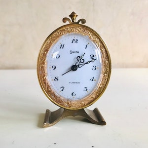 DESPERTADOR SWIZA Ovalado reloj de sobremesa de lujo funcionando mecanico de latón hecho en suiza de 8 días antiguo modernista