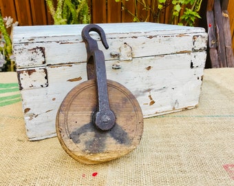 POLEA de MADERA y HIERRO antiguo polipasto de granero o naútico suspensión rústica de techo contrapeso de taller de cabrestante
