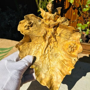 PLATILLO ART NOUVEAU con dama romántica jabonera floral vaciabolsillos modernista joyero con ninfa con alas y ranas tarjetero antiguo