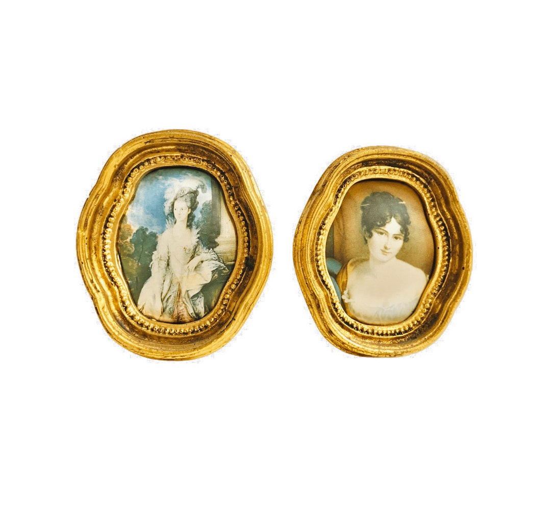 DOS PEQUEÑOS CUADROS Victorianos De Tela O Seda Acolchada Con Retratos ...