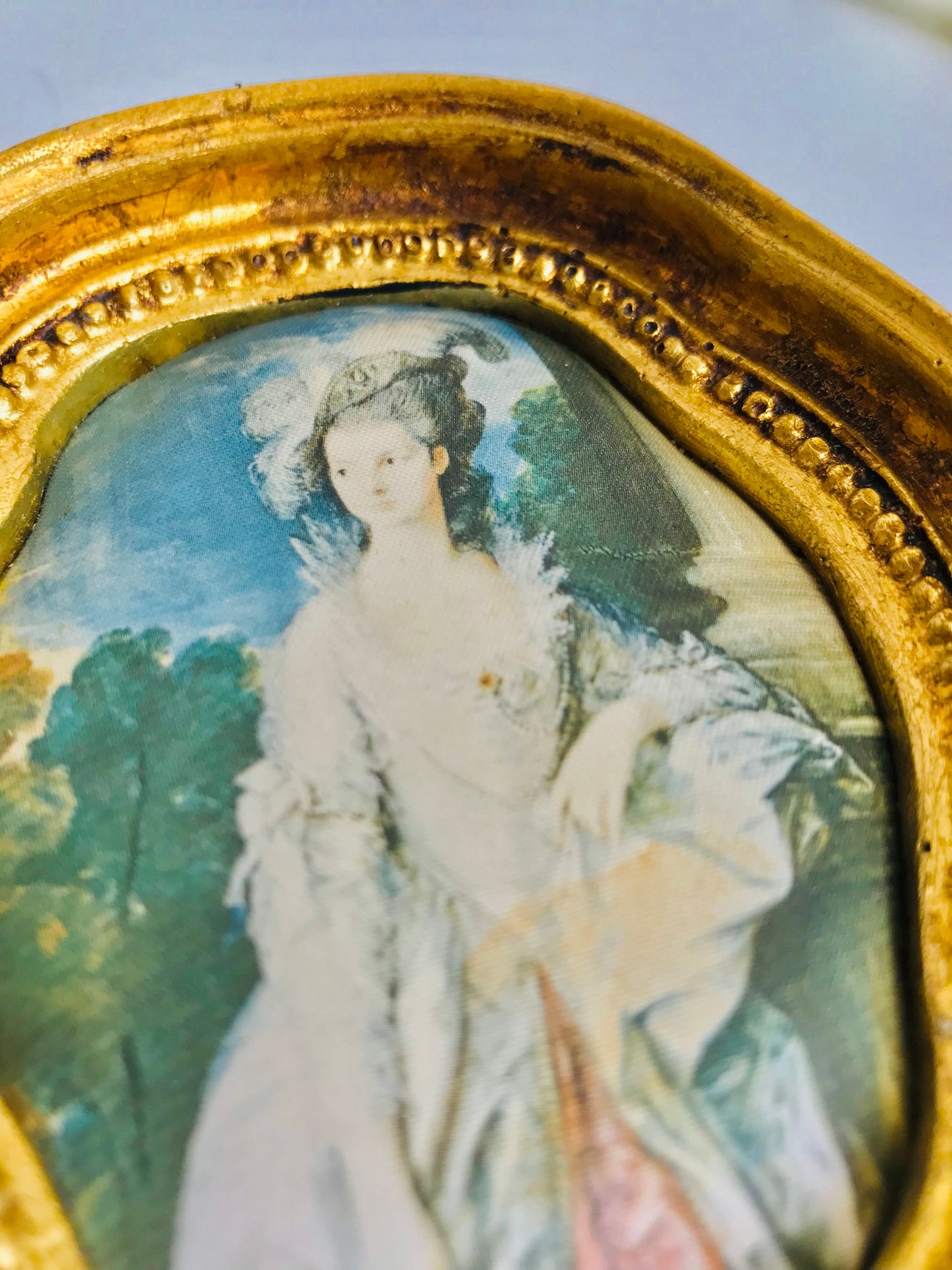 DOS PEQUEÑOS CUADROS Victorianos De Tela O Seda Acolchada Con Retratos ...