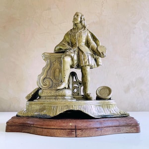 FIGURA ROMANTICA FRANCESA antigua escultura de pintor art nouveau de zinc en color bronce estatua decorativa art deco de artista barroco
