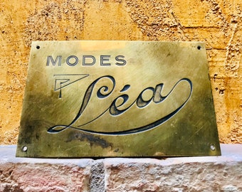 PLACA de BRONCE de tienda de moda francesa chapa de pared art Deco con nombre y logo placa vintage señal letrero antiguo mid century