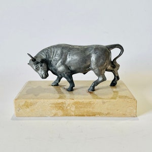 ANTIGUA FIGURA de TORO Escultura Art Deco Española de animal sobre base de marmol circa 1940