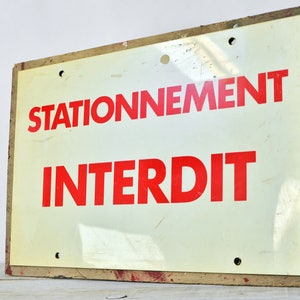 PLAQUE MURALE DE PARKING vintage en plastique Français signalisation porte plaque panneaux de signalisation Plaque signal interdit rétro décor industriel garage homme des cavernes