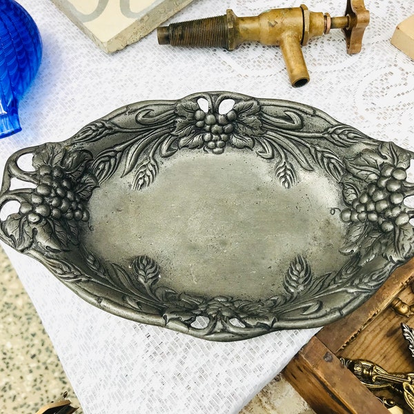 BANDEJA ART NOUVEAU cesto modernista Les Etains du Molin 95% platillo de estaño lindo cuenco repujado joyero en relieve vacíabolsillos