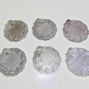 POSAVASOS VINTAGE PLATEADOS con ornamentación floral y de uva platillo francés Silea para copas o vasos con acabado en plata set de 6 image 10