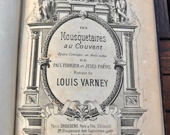 PARTITURA ANTIGUA Les Mosquetaires du convent Música de Louis Varney Ópera de Jules Prevel libro piano antiguo 1880s Encuadernación de cuero