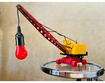 LAMPARA CAMIÓN GRUA Joustra Crane de metal y plástico juguete vintage original luz decorativa de mesa lámpara de juguete excavadora
