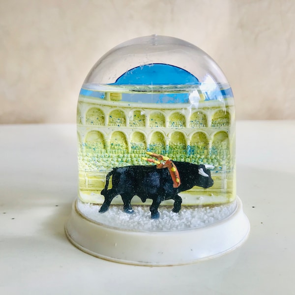 BOLA de NIEVE VINTAGE globo con plaza de toros española con toro bravo escena invernal años 80s Bruot France