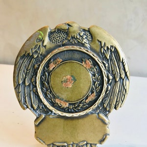 ORIGINAL SOPORTE para colocar MEDALLAS con forma de aguila imperial porta medallas o monedas vintage marco de bronce display