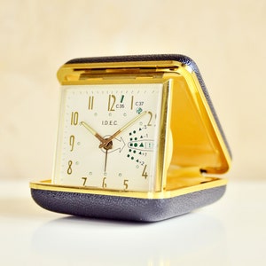 RARO DESPERTADOR de viaje con método Knaus-Ogino para controlar la natalidad de la mujer reloj antiguo de petaca de 1960 funcionando NOS