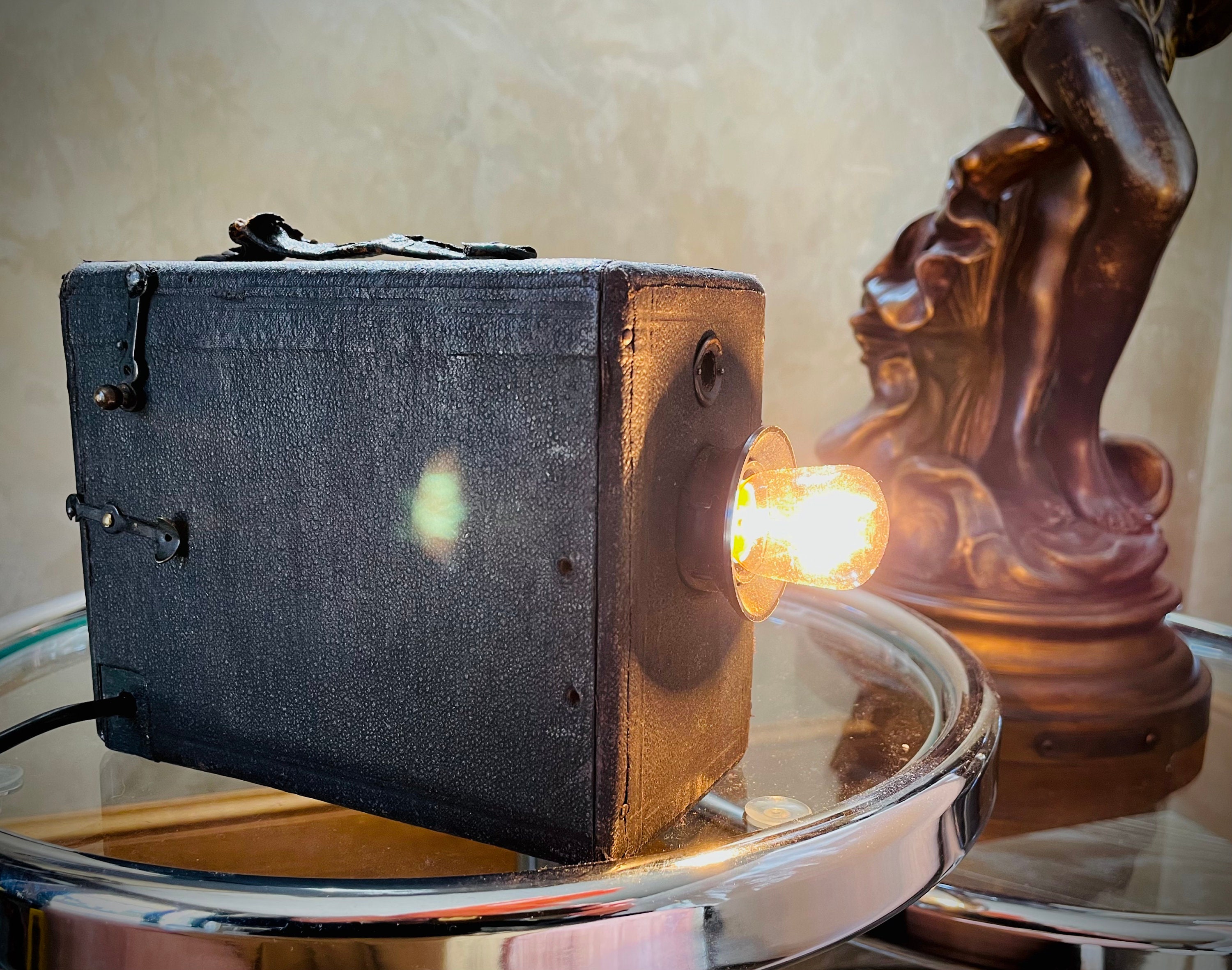 LAMPARA CAMARA BOX antigua reciclada con portalámparas luz única de mesa inglesa circa 1920