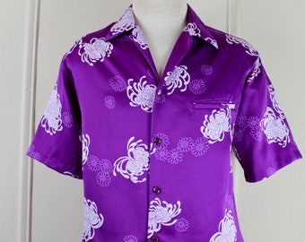 Purple Mums, Purple Mums - 1980s Shiny Hawaiian HILO HATTIE Shirt - vintage mens short sleeve top with tropical flowers - size large