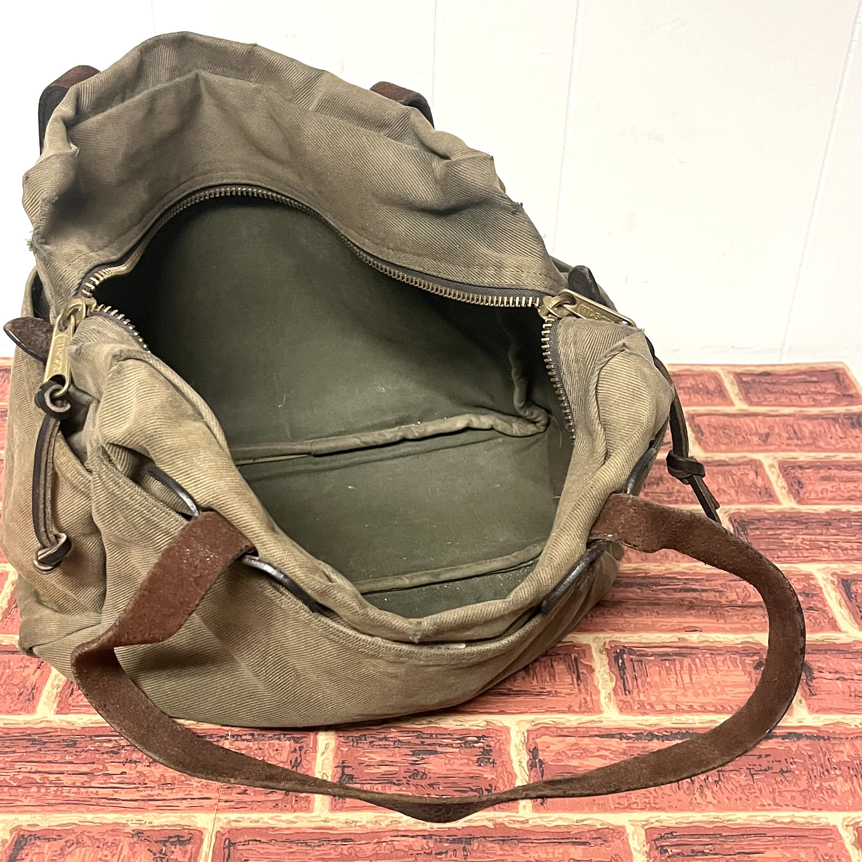 Vintage CC FILSON CO Field Bag - Army Green Cotton Canvas + Vintage CC FILSON CO Field Bag - Army Green Cotton Canvas +
