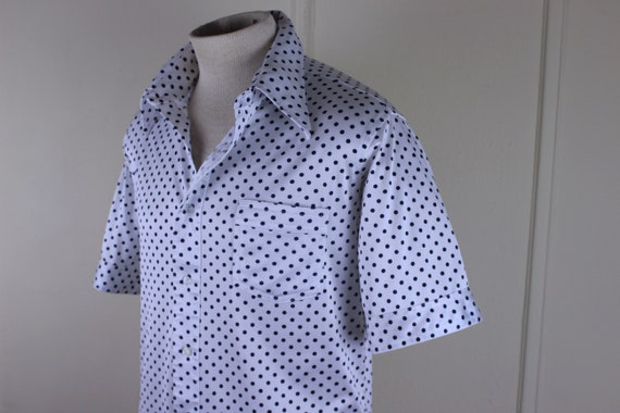 mens 1970s white + navy blue POLKA DOT shirt - Da… - image 5
