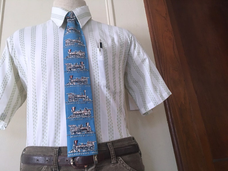 etc Despatch historic locomotives the blue train 1960s MOD flat bottom cotton necktie by Rooster vintage trunk tie Constitution