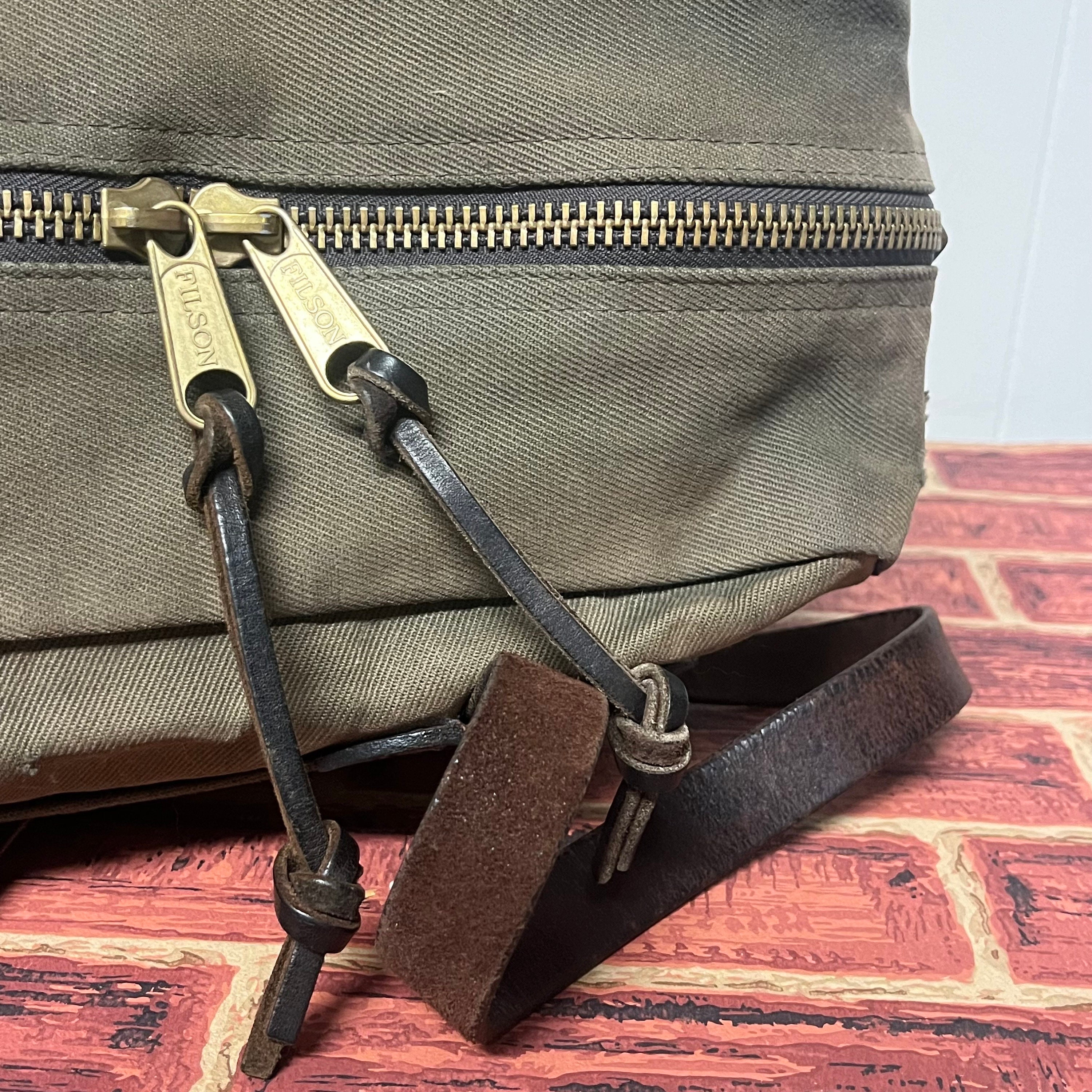 Vintage CC FILSON CO Field Bag - Army Green Cotton Canvas + Vintage CC FILSON CO Field Bag - Army Green Cotton Canvas +