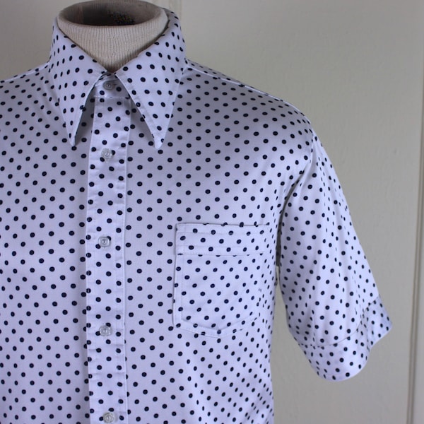 mens 1970s white + navy blue POLKA DOT shirt - David Longman of Beverly Hills - short sleeves, button up, pointy collar - vintage size large