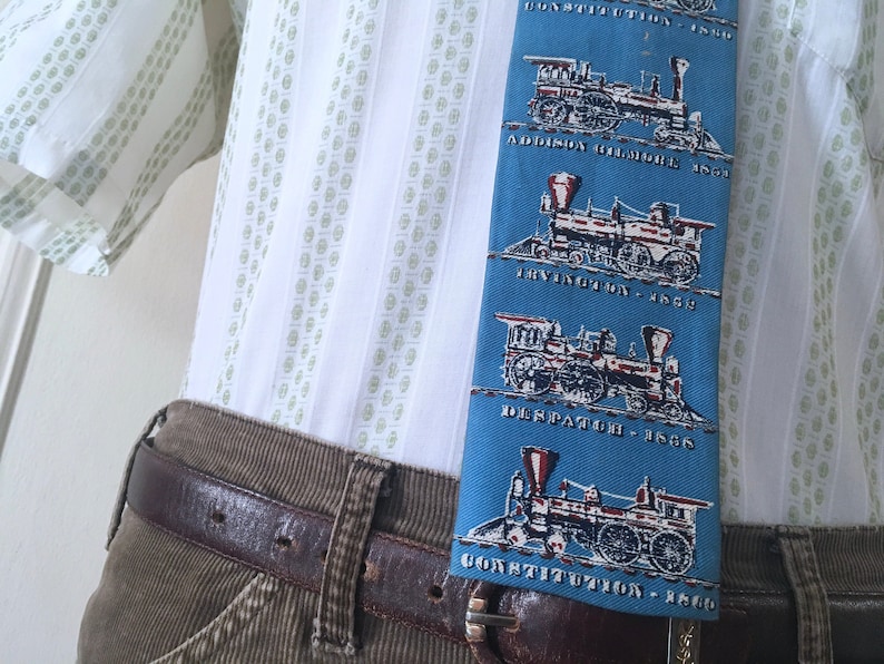 etc Despatch historic locomotives the blue train 1960s MOD flat bottom cotton necktie by Rooster vintage trunk tie Constitution