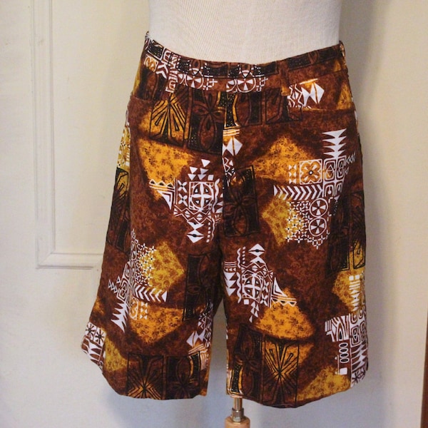 Vintage 60s Men's Tiki Long Shorts - Polynesian Barkcloth, Board Shorts - estampado tribal marrón - Marie Ah You COUTURE, Papeete, Tahiti - sz xl