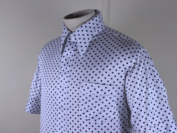 mens 1970s white + navy blue POLKA DOT shirt - Da… - image 10