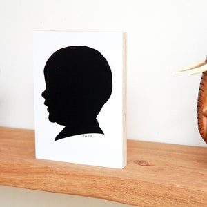 Silhouette Kunstportrait auf Holzblock für Desktop oder Wand vom eigenen Foto. Weihnachten, Geburtstag, Muttertag, Vatertagsgeschenk.