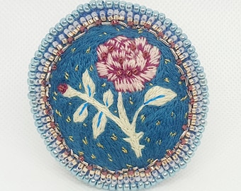 Broche brodée "Médaillon " No 4