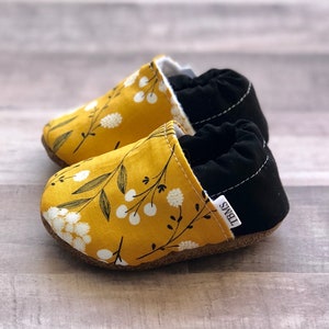Trendy Baby Moccasins - Mustard Floral