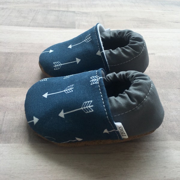 Trendy Baby Moccasins - Navy Arrows