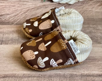 Brown mushroom Baby Gift Set: mushroom baby shoes, baby bracelet, mushroom baby headband