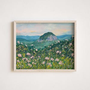 Może przedstawiać: Zestaw trzech ceramicznych kubków z nakrapianym, matowym wykończeniem. Kubki są w odcieniach kremu, jasnoszarym i ciemnoszarym. Każdy kubek ma prosty, minimalistyczny design, idealny do kawy lub herbaty.