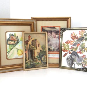 Set di 4 cornici da parete vintage decorate in oro: legno e metallo, stampe incluse, 3 con vetro