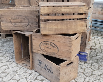 vieille caisse de fruits "Moje" comme marchandise B, certaines âgées de plus de 70 ans