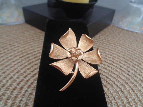 Vintage CROWN TRIFARI Book Piece Floral Pin.