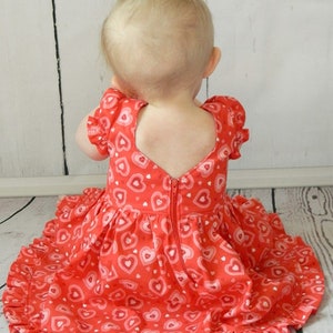 BABY Perlen Reißverschluss Kleid. Herunterladbare PDF-Schnittmuster für Baby Größe Neugeborene bis 24 Monate